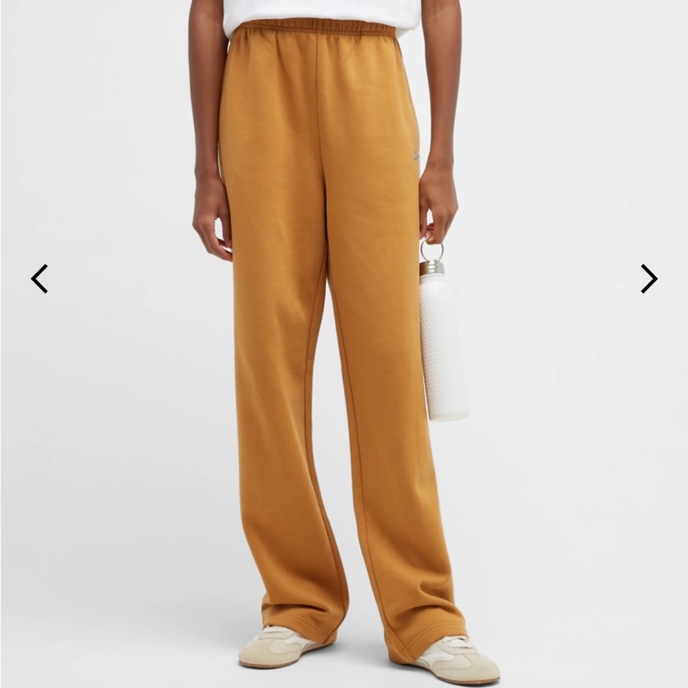 Alo Yoga
Accolade Straight Leg Sweatpants